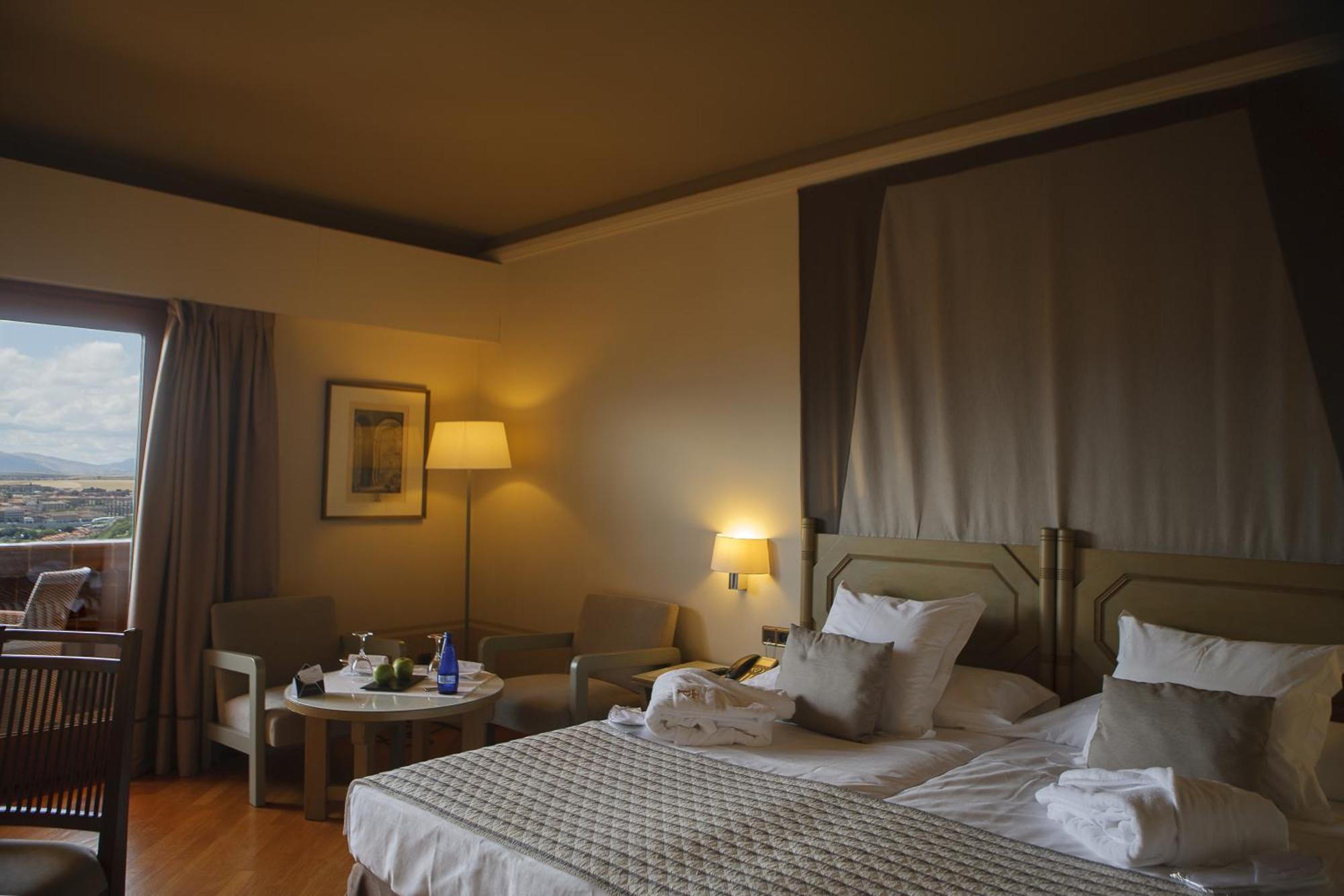 Standard Double Room,109914774:JPEG